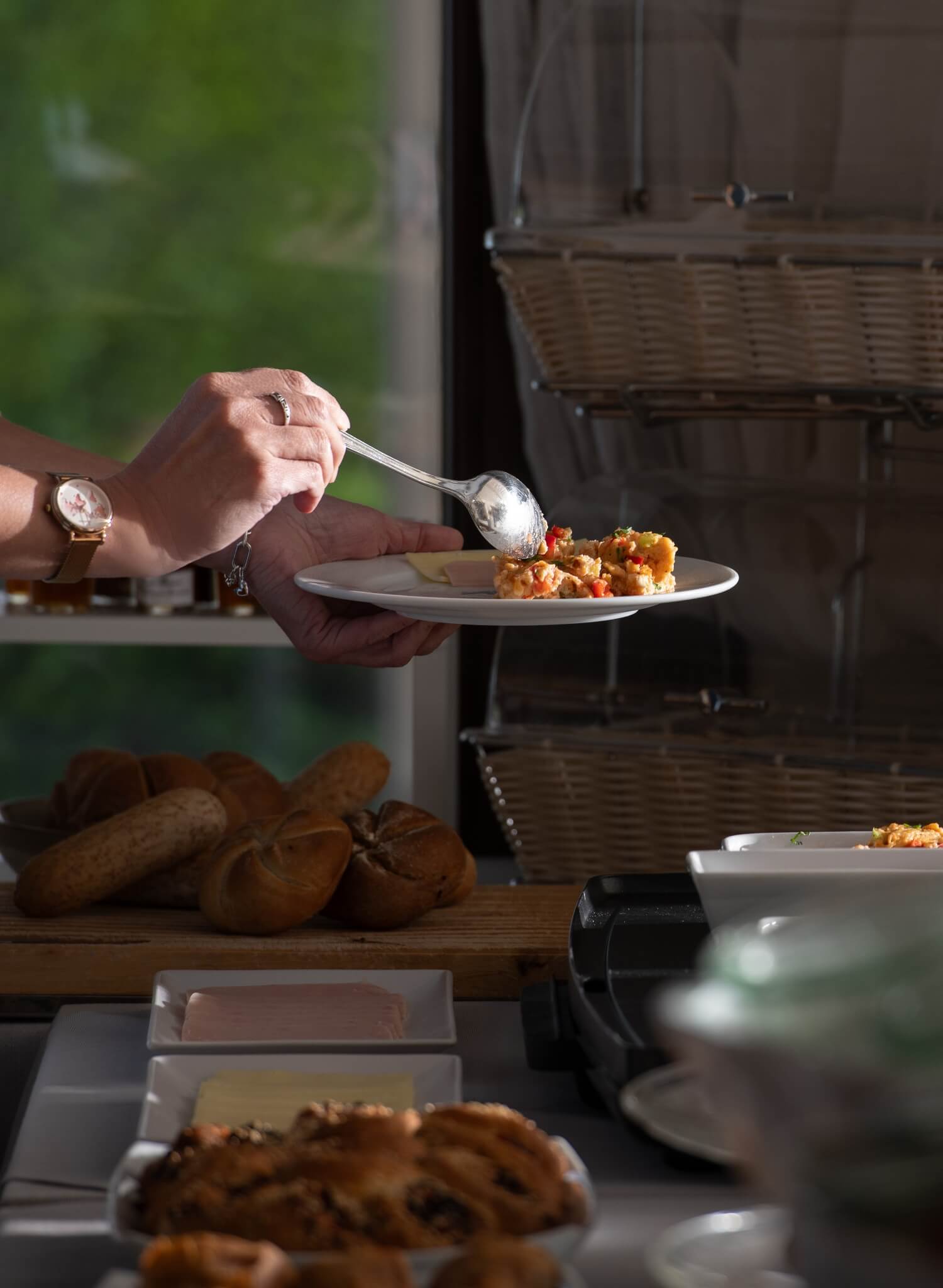 new m 5 Breakfast Lady in Karavia Lux Inn